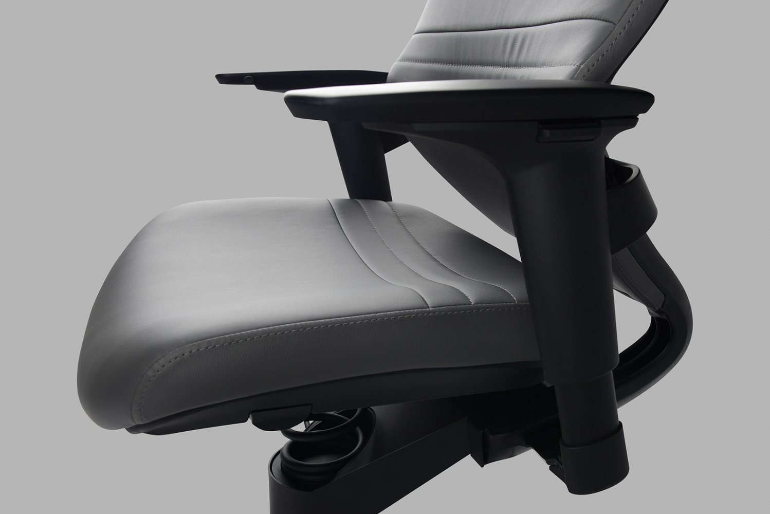 Adaptic STYLE - Medical office chair for pain-free sitting